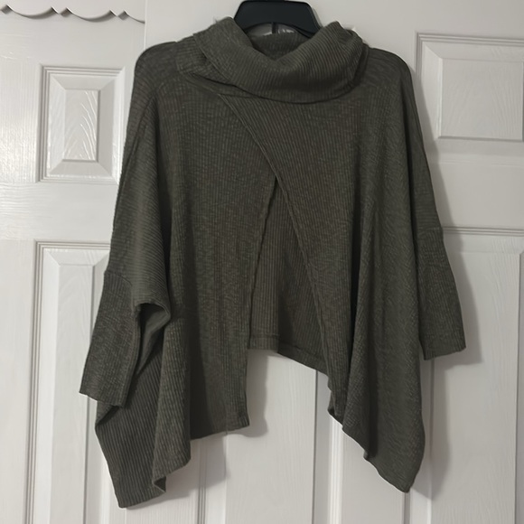 FP Beach open back turtleneck - Picture 2 of 4